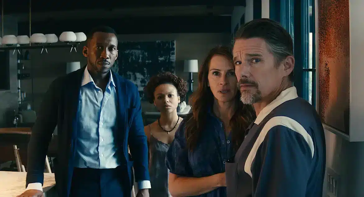 Leave the World Behind (L to R: Mahershala Ali as G.H. Scott, Myha'la as Ruth Scott, Julia Roberts as Amanda Sandford, and Ethan Hawke as Clay Sandford; Source: Netflix, Jojo Whilden)